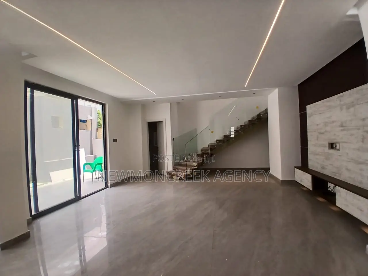 5bdrm Duplex in East Legon Hills, Accra Metropolitan for sale