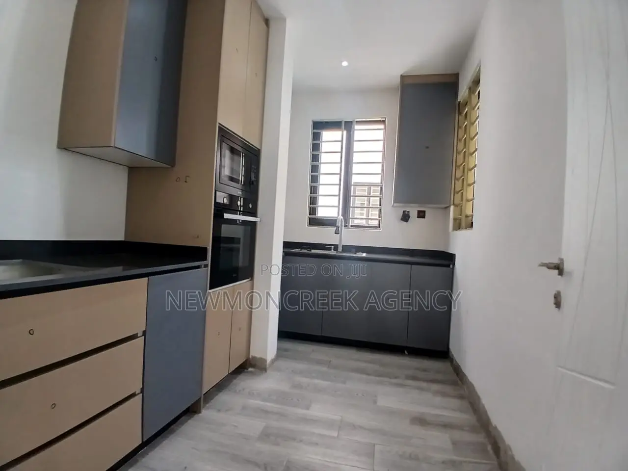 5bdrm Duplex in East Legon Hills, Accra Metropolitan for sale
