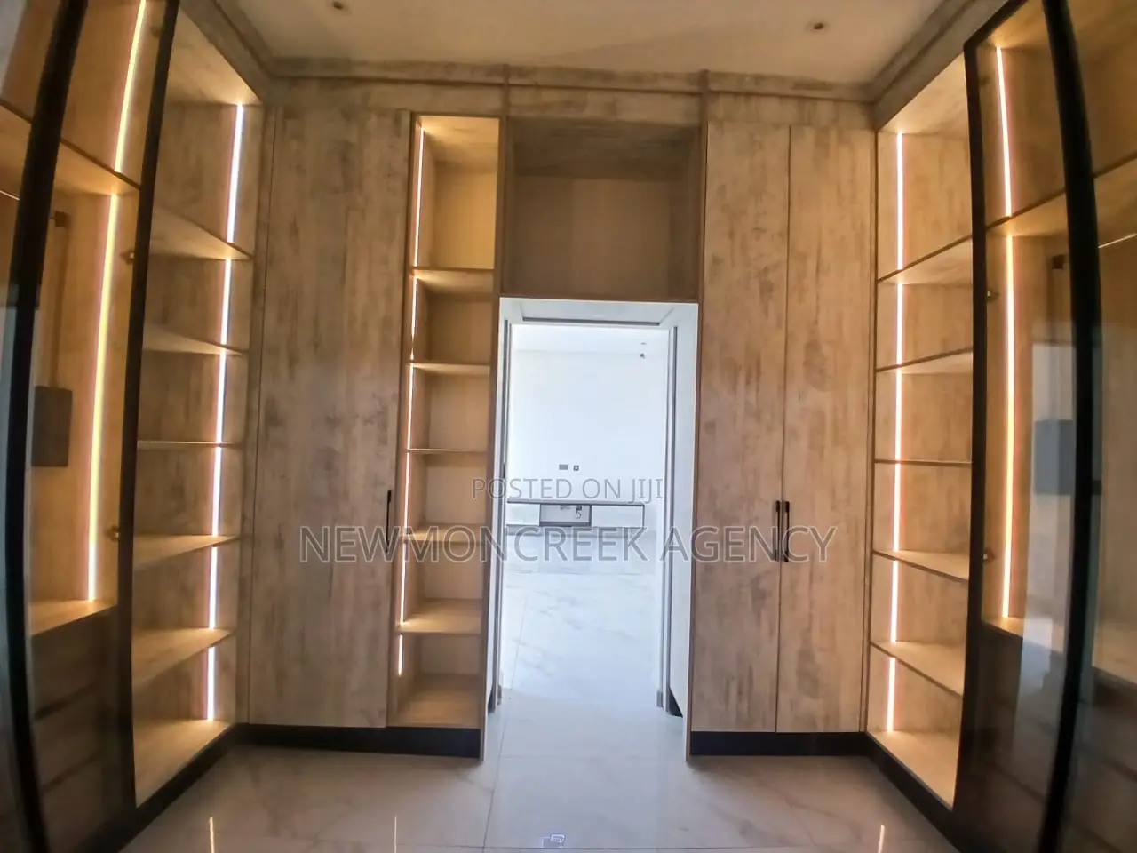 5bdrm Duplex in East Legon Hills, Accra Metropolitan for sale
