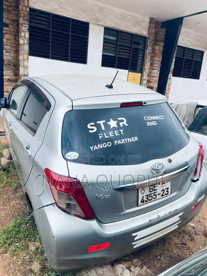 Toyota Vitz 2012 Silver