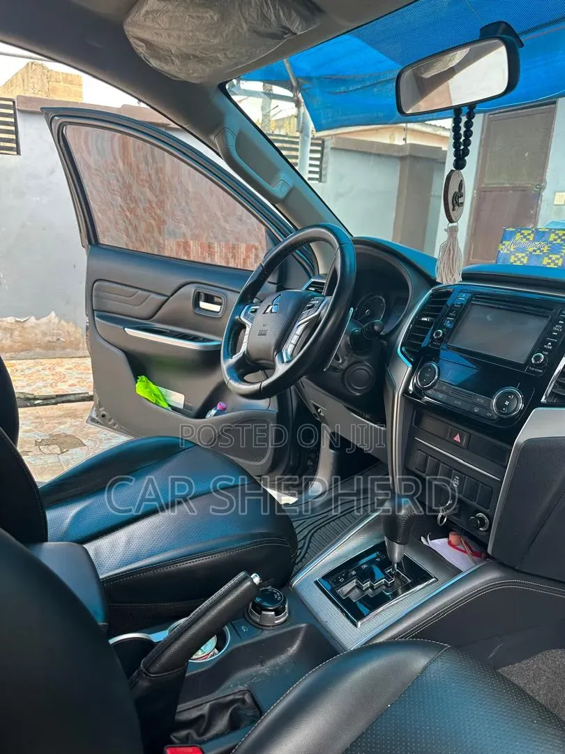 New Mitsubishi L200 2023 Gray