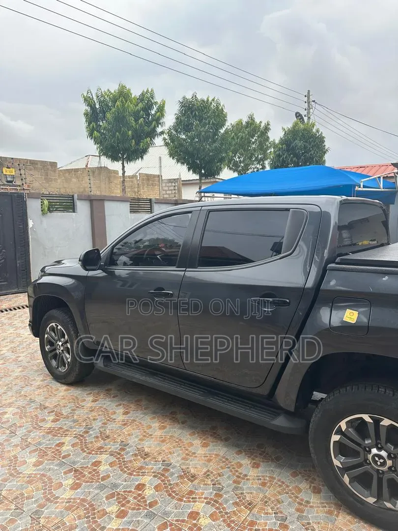 New Mitsubishi L200 2023 Gray