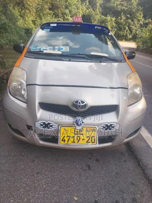 Toyota Yaris 2010 Gold