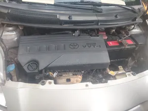 Toyota Yaris 2010 Gold