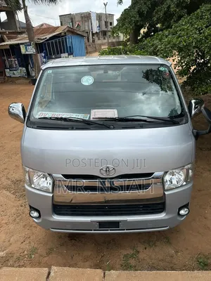 Toyota HiAce 2014 Silver