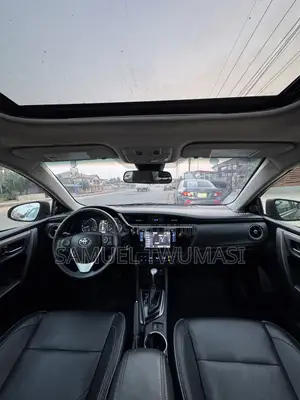 Toyota Corolla XLE 4dr Sedan (1.8L 4cyl CVT) 2017 Gray