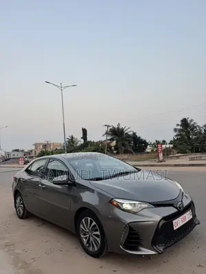 Toyota Corolla XLE 4dr Sedan (1.8L 4cyl CVT) 2017 Gray