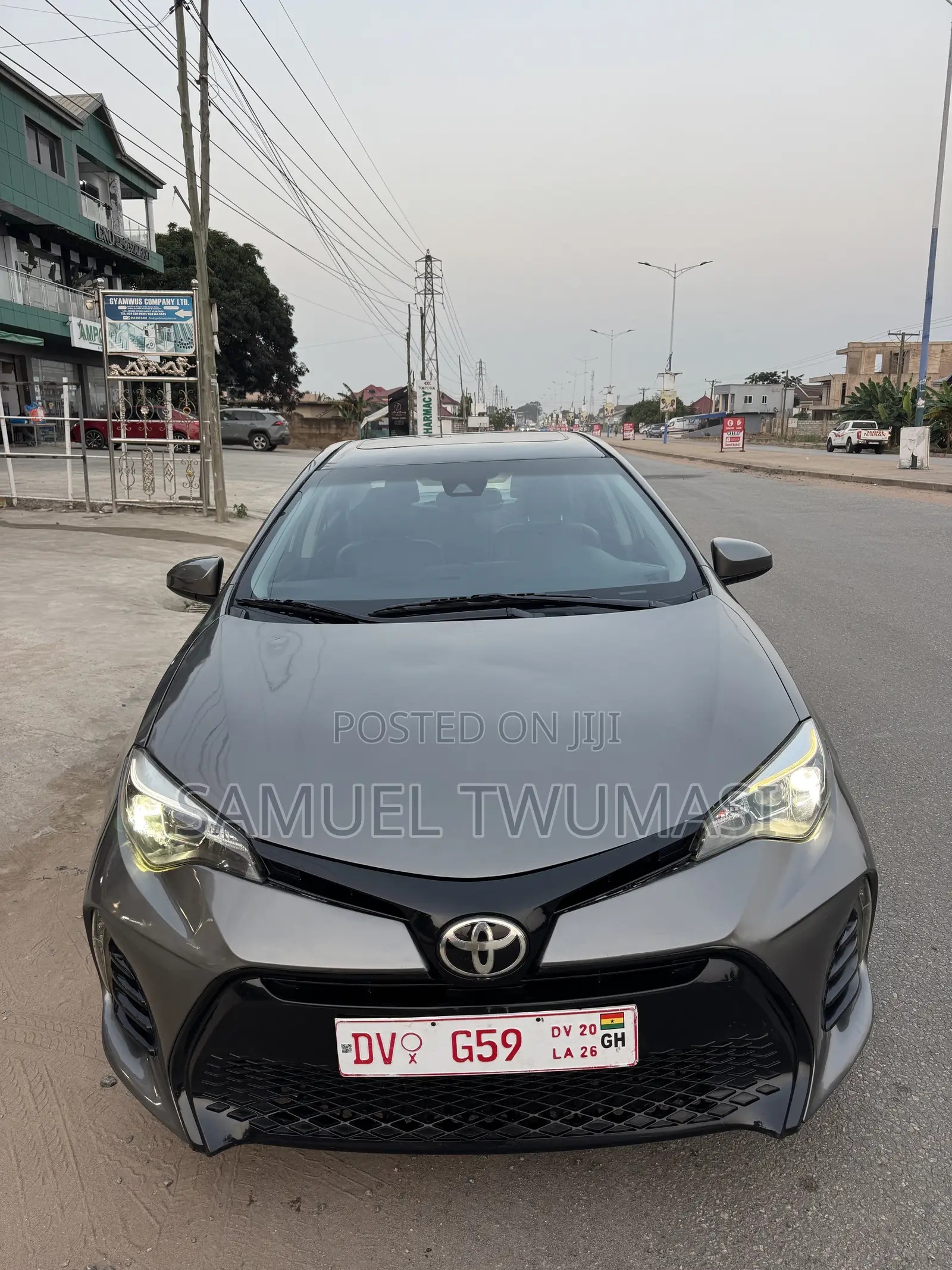 Toyota Corolla XLE 4dr Sedan (1.8L 4cyl CVT) 2017 Gray