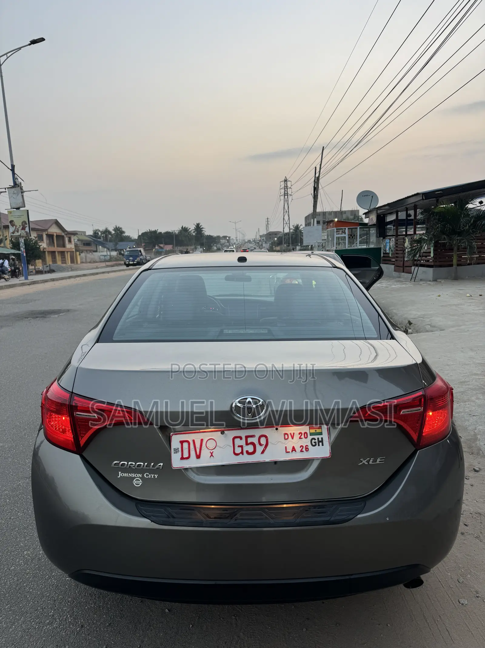 Toyota Corolla XLE 4dr Sedan (1.8L 4cyl CVT) 2017 Gray