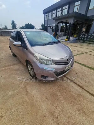 Toyota Vitz 2012 Silver