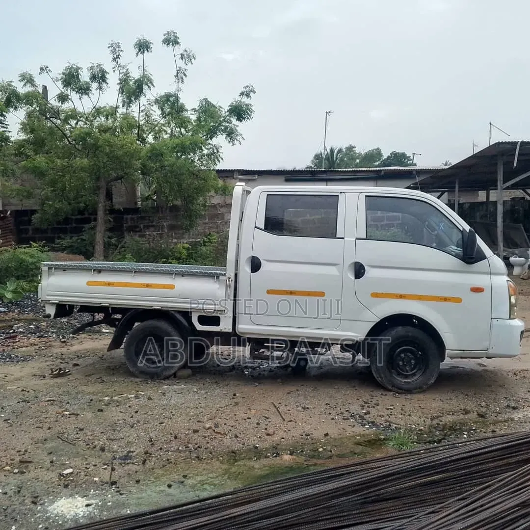 Hyundai H1 2010 White
