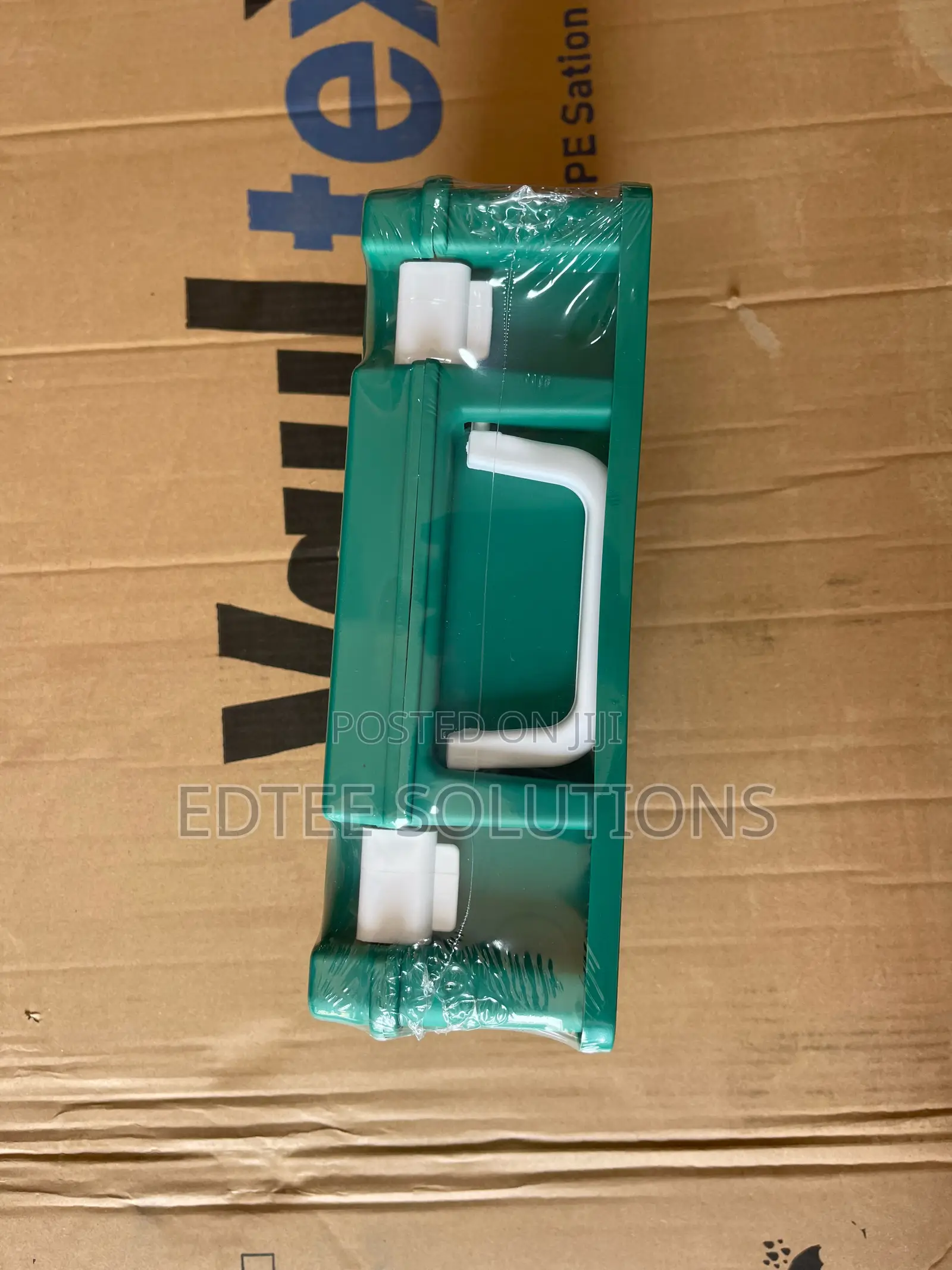 Longbow Emergency Eyewash Station (Wall Mount)