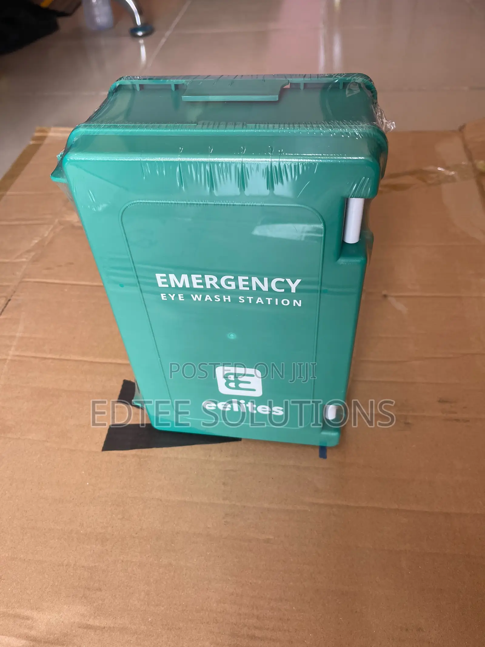 Longbow Emergency Eyewash Station (Wall Mount)