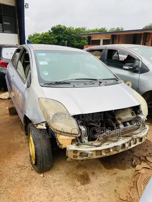 Toyota Vitz 2010 Silver
