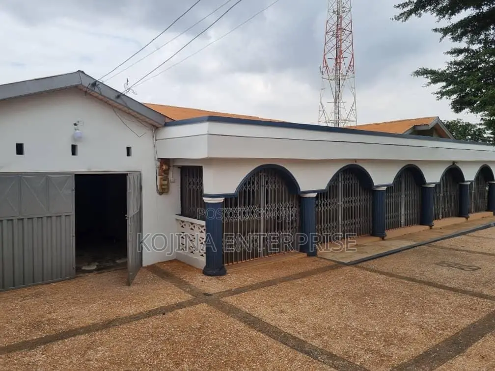 5bdrm House in Ahenema Kokoben, Kumasi Metropolitan for rent