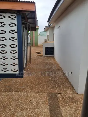 5bdrm House in Ahenema Kokoben, Kumasi Metropolitan for rent