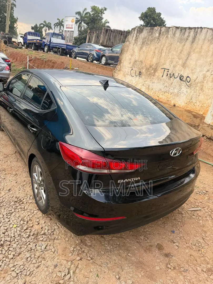 Hyundai Elantra 2017 Black