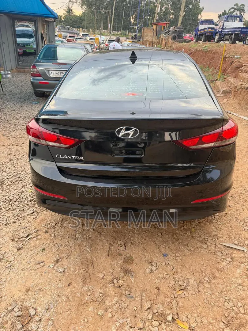 Hyundai Elantra 2017 Black