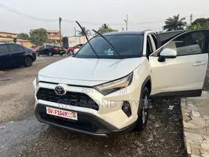 Toyota RAV4 LE FWD 2023 White