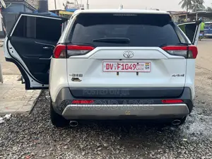 Toyota RAV4 LE FWD 2023 White