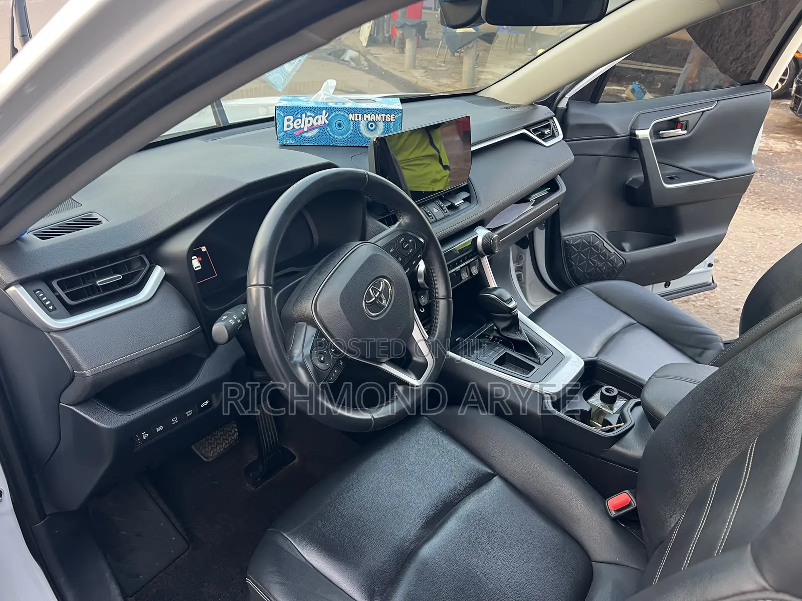 Toyota RAV4 LE FWD 2023 White