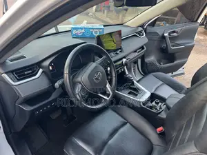 Toyota RAV4 LE FWD 2023 White