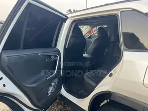 Toyota RAV4 LE FWD 2023 White