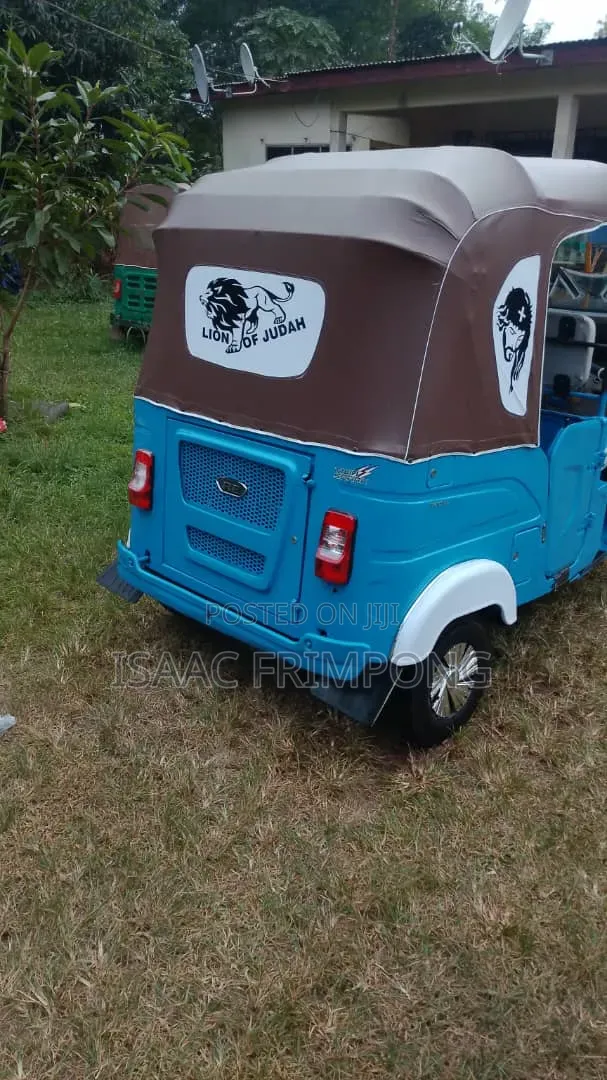 Bajaj RE 2025 Blue