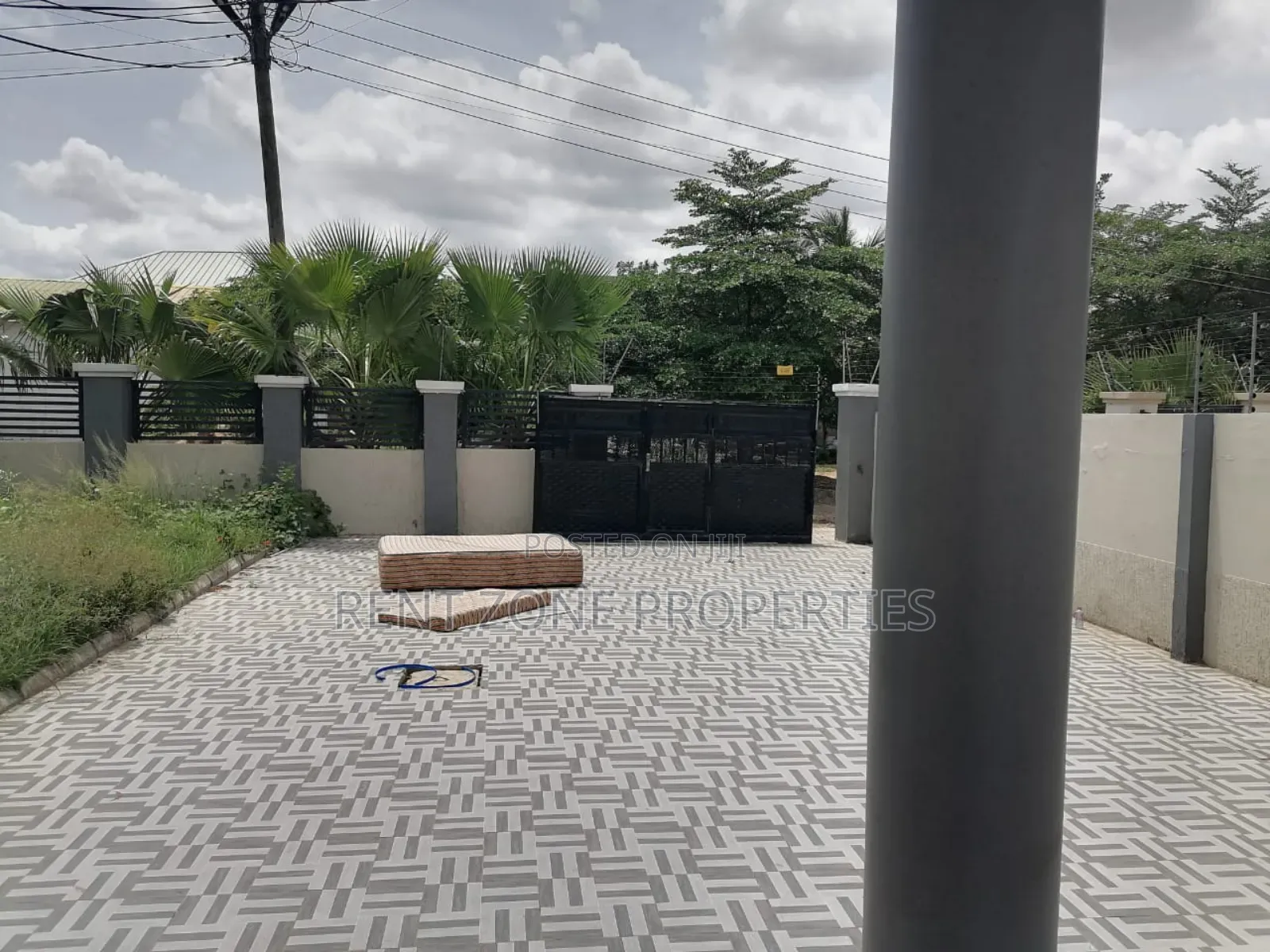 5bdrm Duplex in Ablekuma for rent