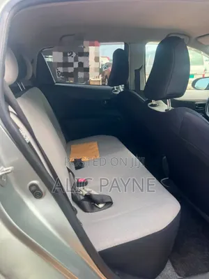 Toyota Vitz 2015 Silver