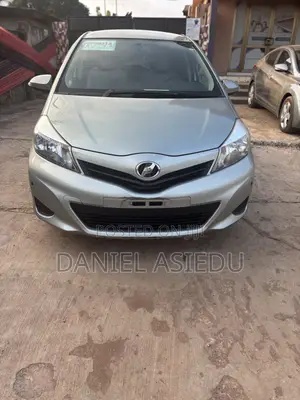 Toyota Vitz 1.3 AWD 3dr 2013 Green