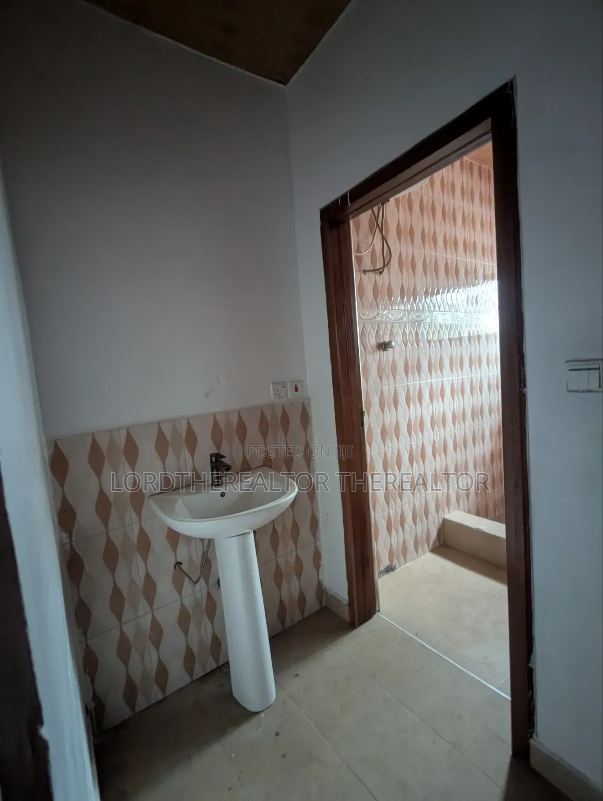 3bdrm Apartment in Pokuase for rent