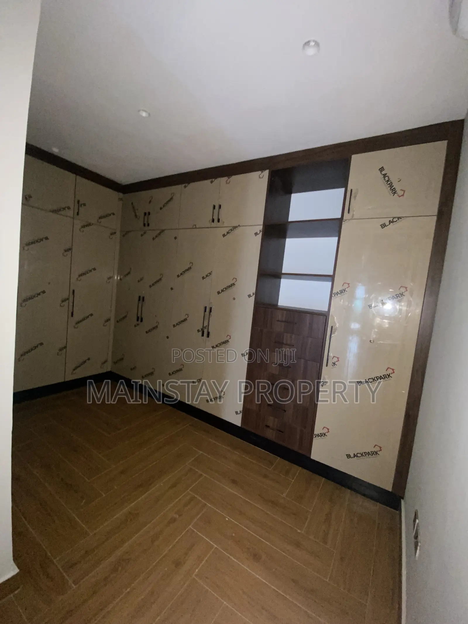 4bdrm Townhouse/Terrace in Mainstay Estates, Tseaddo for sale