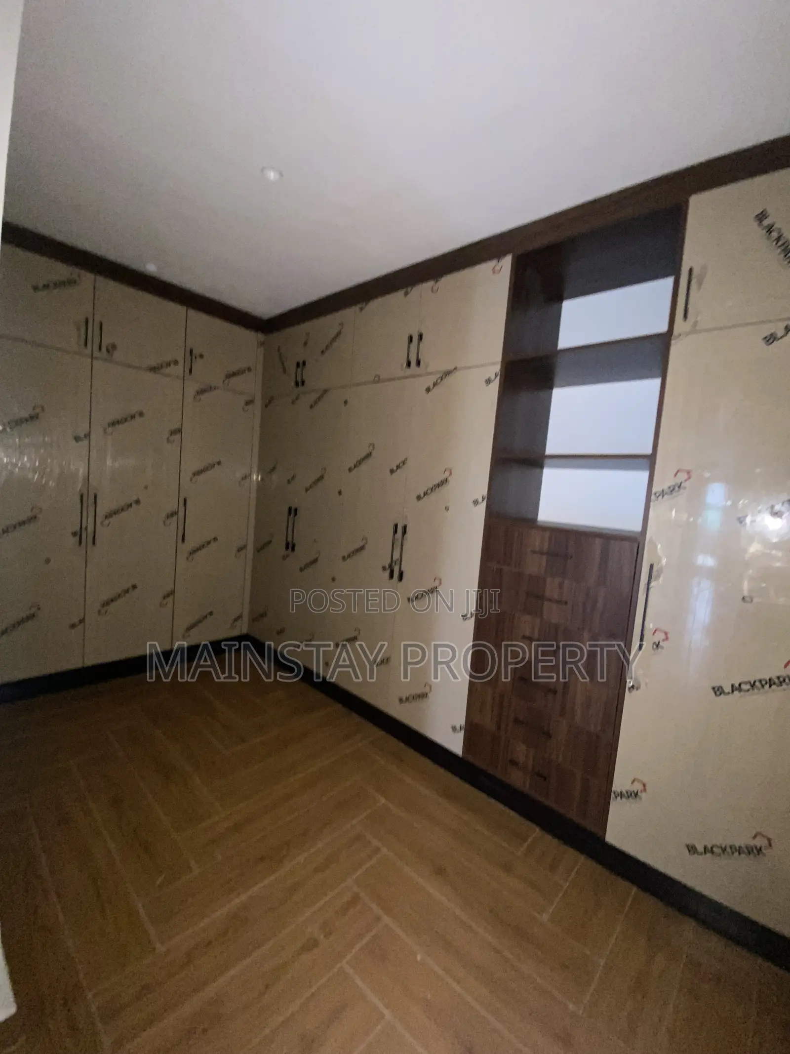 4bdrm Townhouse/Terrace in Mainstay Estates, Tseaddo for sale