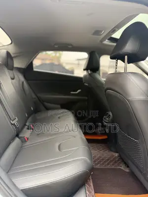 Hyundai Elantra Limited 2023 White