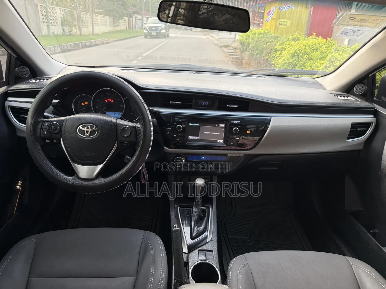 Toyota Corolla LE 4dr Sedan (1.8L 4cyl CVT) 2014 White