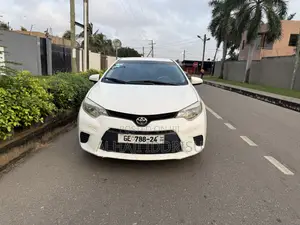 Toyota Corolla LE 4dr Sedan (1.8L 4cyl CVT) 2014 White