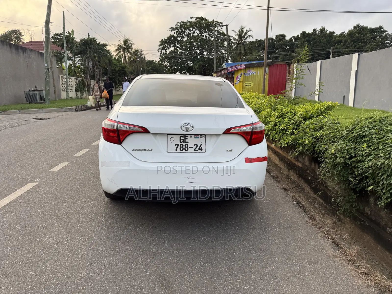 Toyota Corolla LE 4dr Sedan (1.8L 4cyl CVT) 2014 White