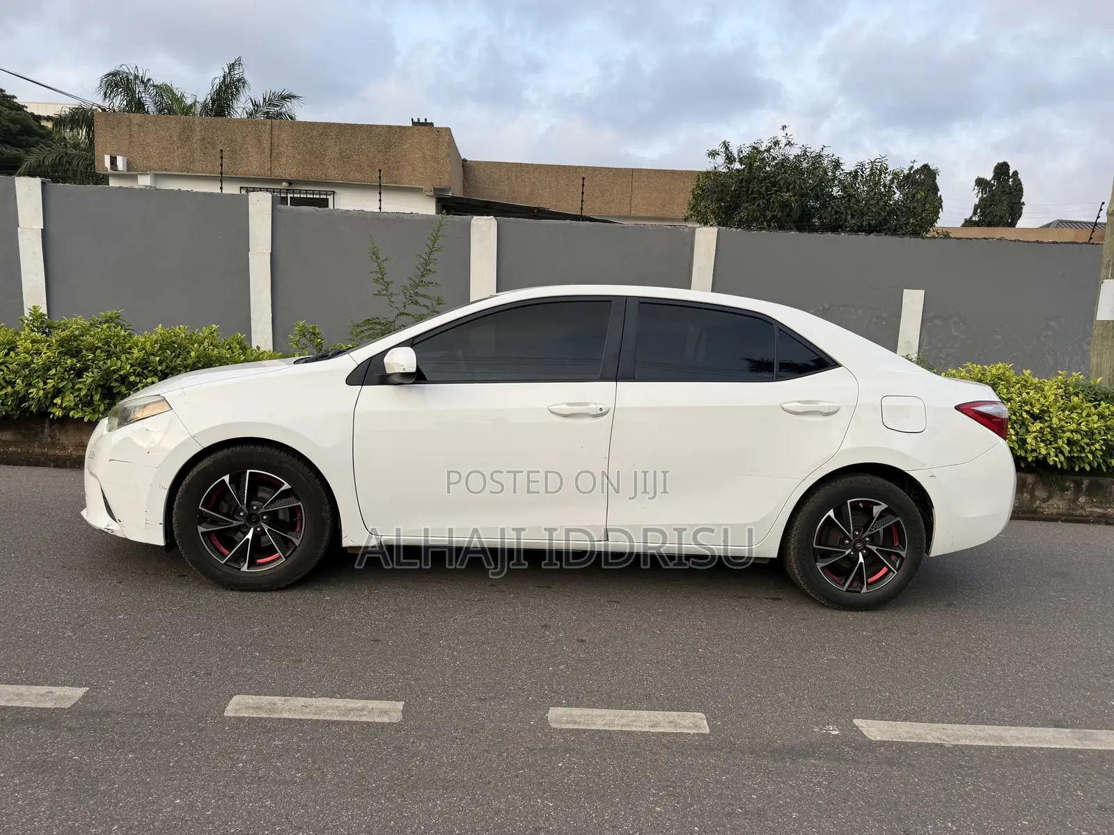 Toyota Corolla LE 4dr Sedan (1.8L 4cyl CVT) 2014 White