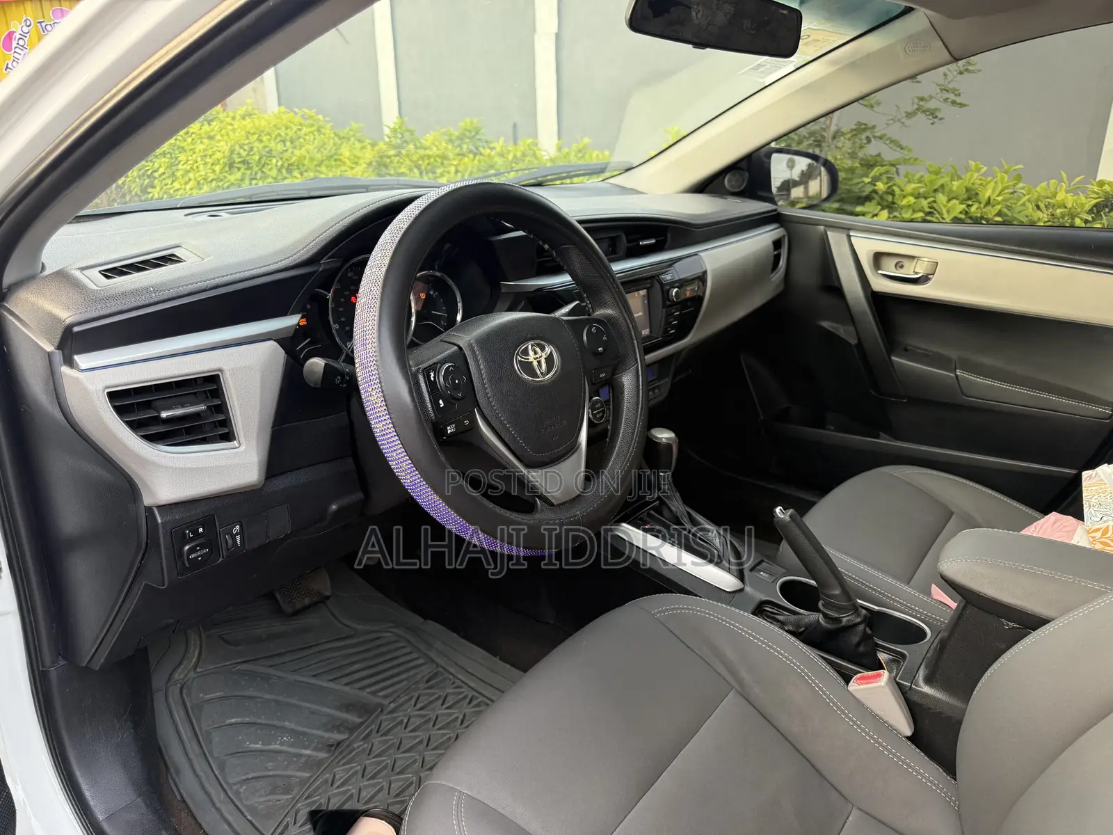 Toyota Corolla LE 4dr Sedan (1.8L 4cyl CVT) 2014 White