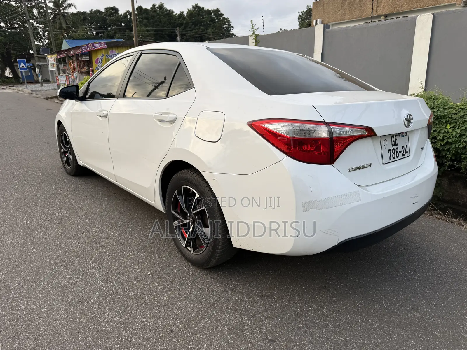 Toyota Corolla LE 4dr Sedan (1.8L 4cyl CVT) 2014 White