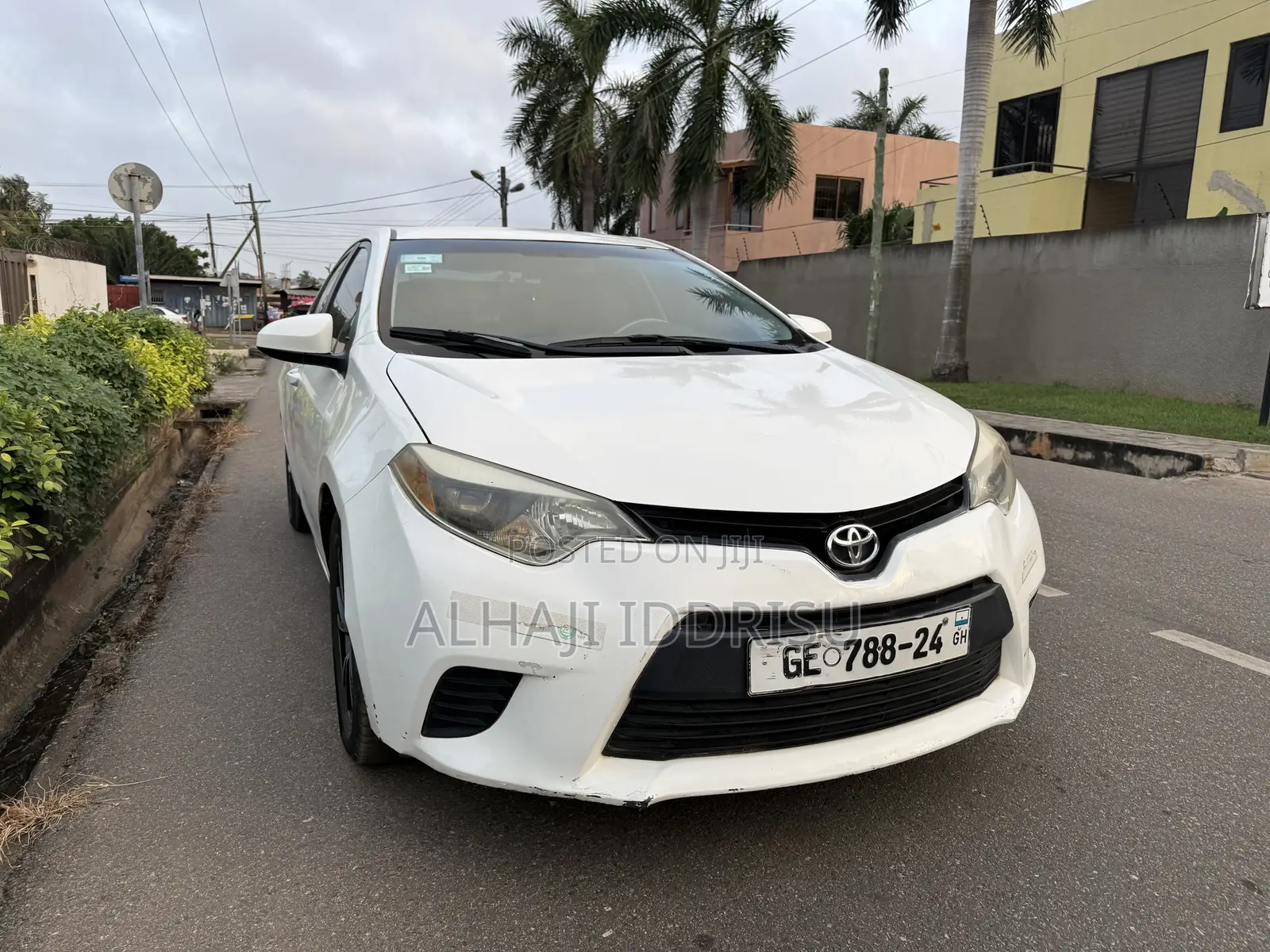 Toyota Corolla LE 4dr Sedan (1.8L 4cyl CVT) 2014 White