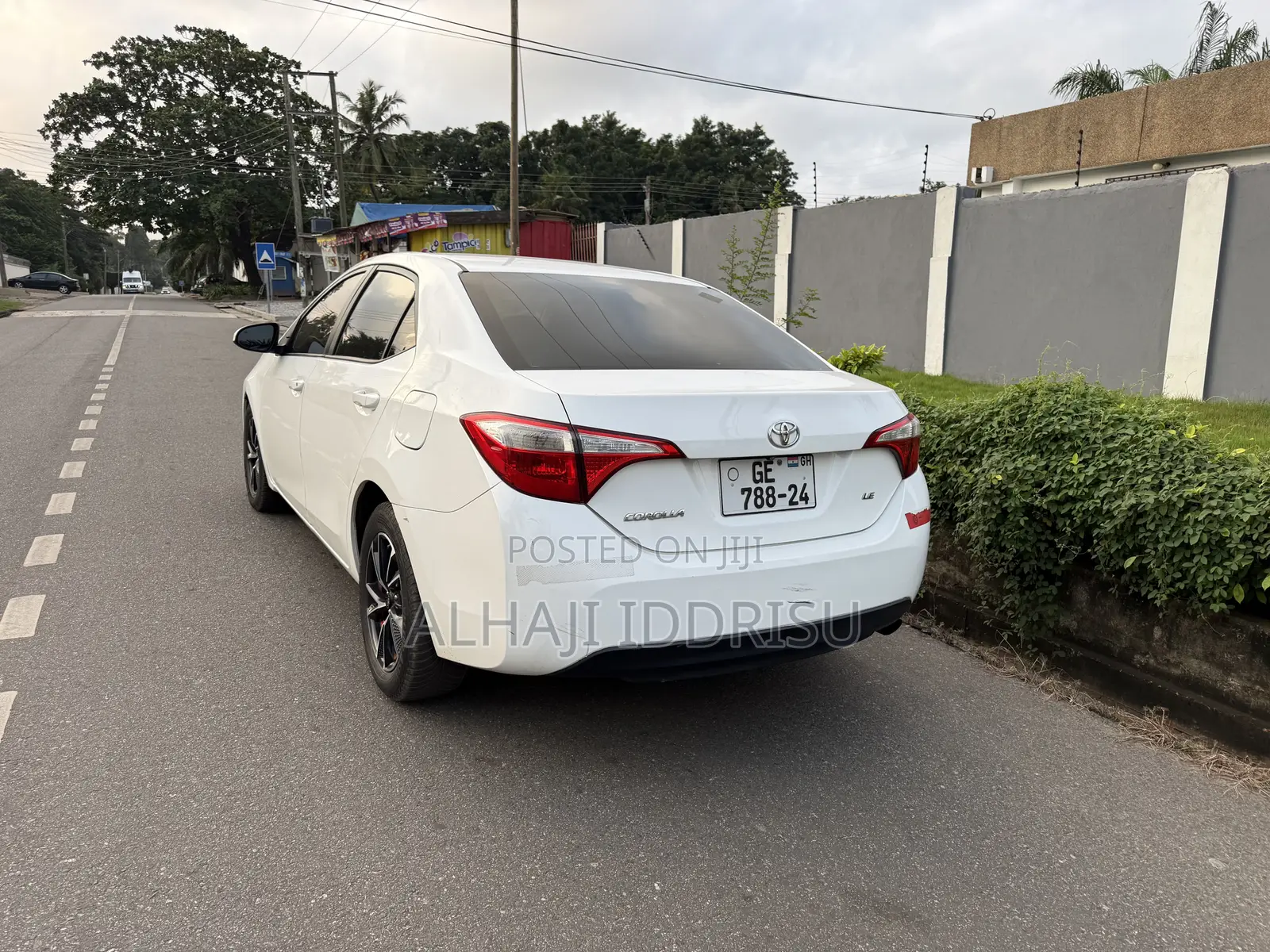 Toyota Corolla LE 4dr Sedan (1.8L 4cyl CVT) 2014 White