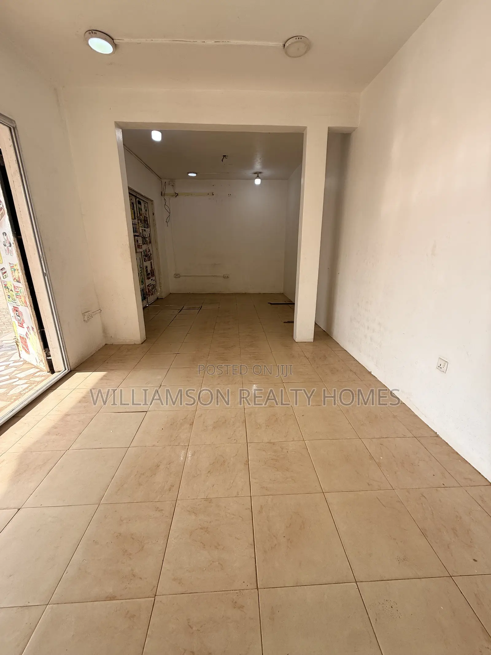 Double Downstairs Shop/Store/Office Space/Showroom/Warehouse,spintex