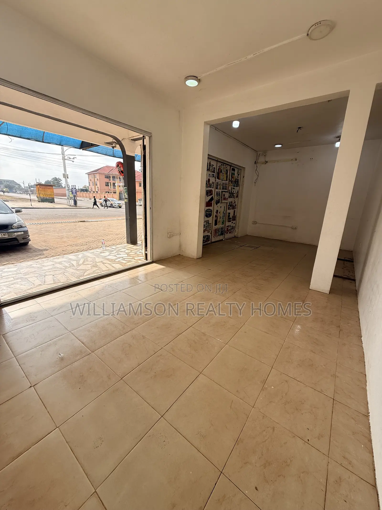 Double Downstairs Shop/Store/Office Space/Showroom/Warehouse,spintex
