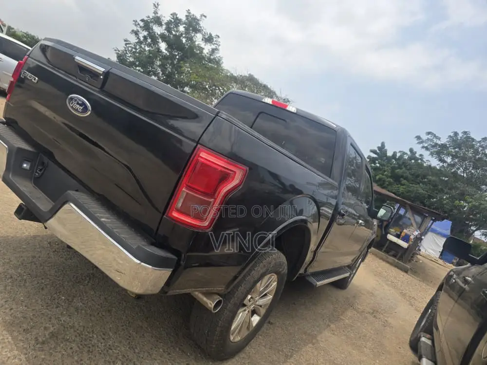 Ford F-150 Lariat 4dr SuperCrew 4WD 5.5 ft. SB (2.7L 6cyl Turbo 6A)