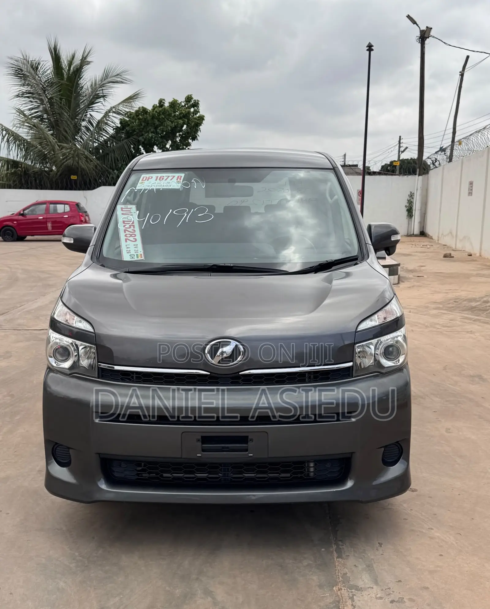 Toyota Voxy X 2WD 8-Seater 2013 Gray