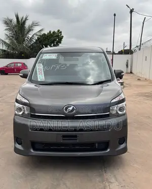 Toyota Voxy X 2WD 8-Seater 2013 Gray