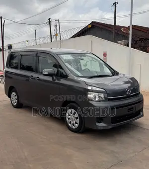 Toyota Voxy X 2WD 8-Seater 2013 Gray