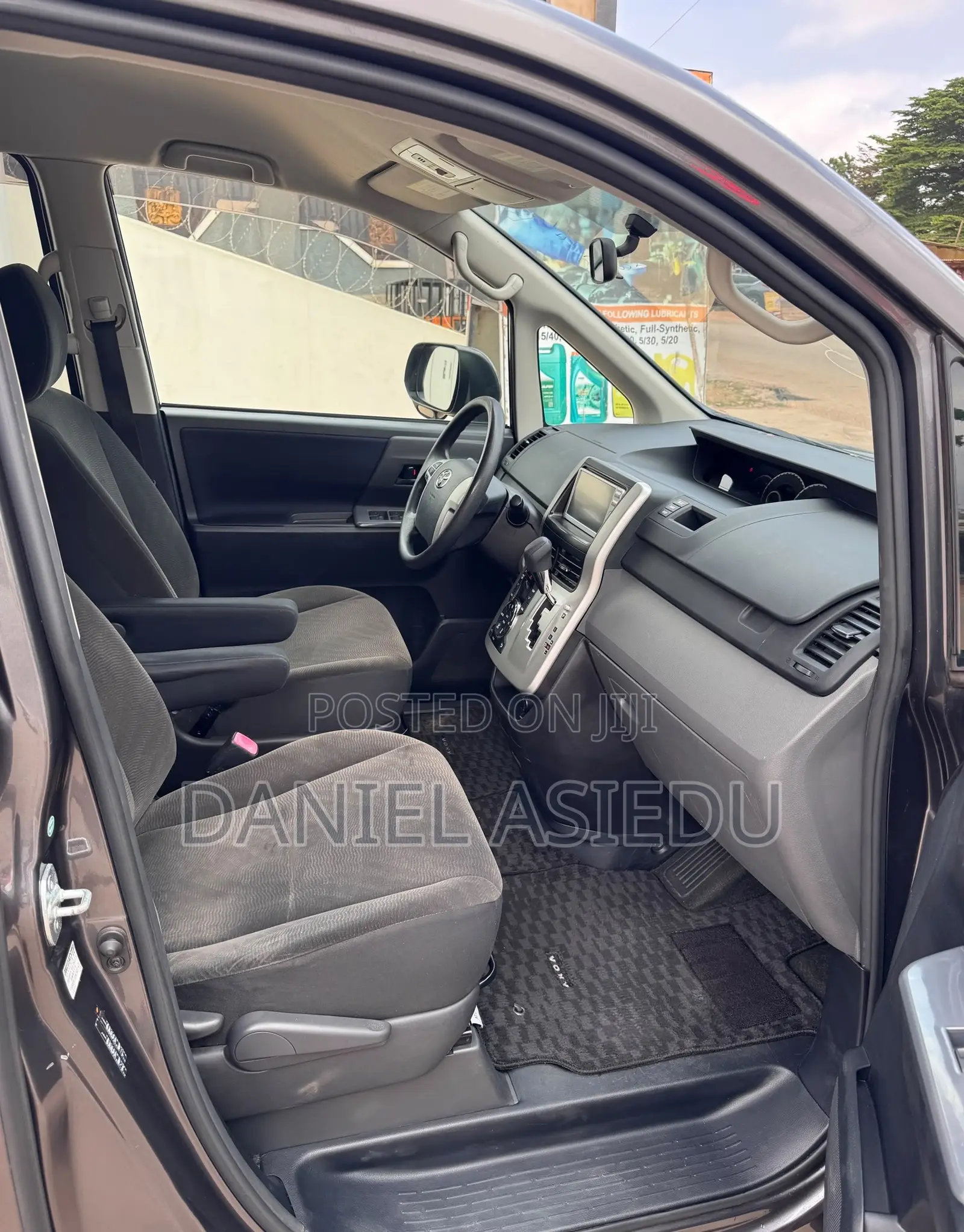 Toyota Voxy X 2WD 8-Seater 2013 Gray